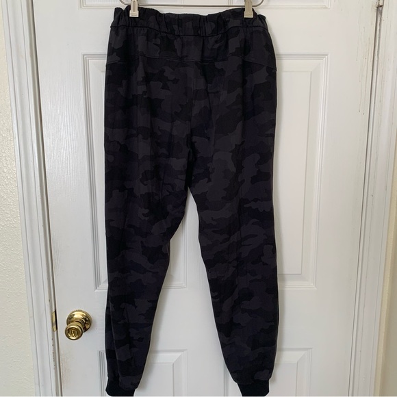 Lululemon Camo Joggers 10 - Picture 2 of 4
